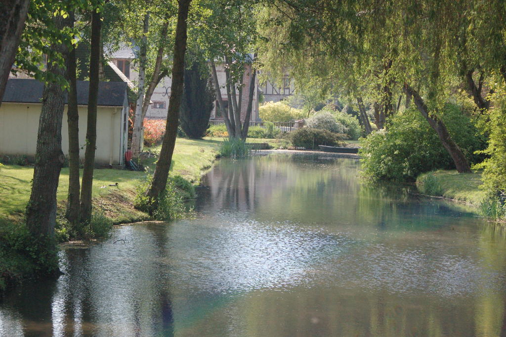 La Chaiserie La Croix-Saint-Leufroy Экстерьер фото